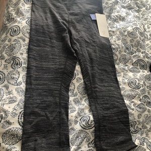 Lululemon *NEW* Size 10 Wunder Under Crop HR.